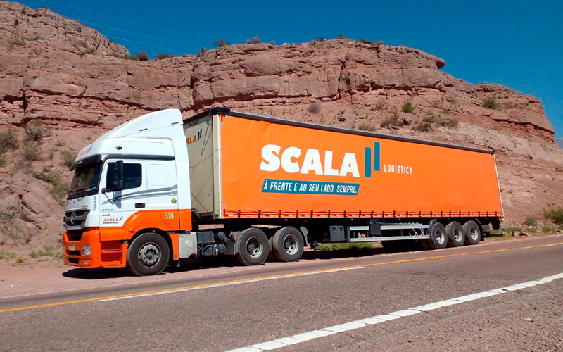 Fotografia ilustrativa de um caminhão scala para transporte de produtos químicos