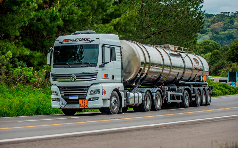 Fotografia ilustrativa de Transporte de produtos químicos: embalados ou a granel da Scala Logística